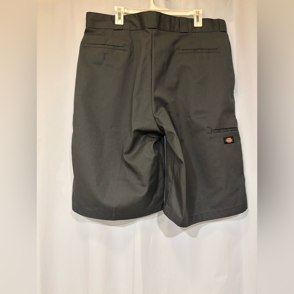 Dickie’s Grey Loose Fit Shorts - Picture 2 of 4